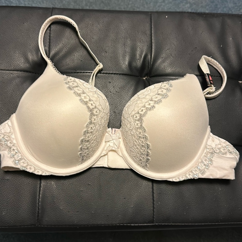 Victoria’s Secret Body by Victoria Perfect Shape size 36B bra.